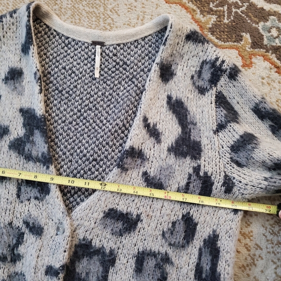 FREE PEOPLE Out Of Africa Wool Blend Oversized Leopard Cardigan XS - Picture 9 of 11